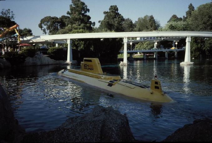 submarino disneylandia